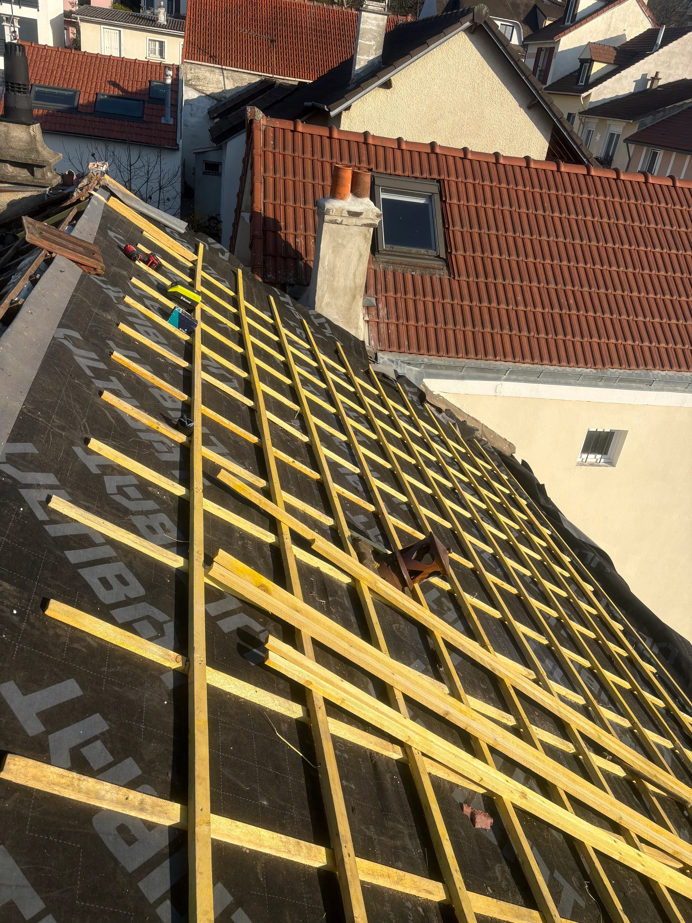 Toiture rénovée couvreur Suresnes